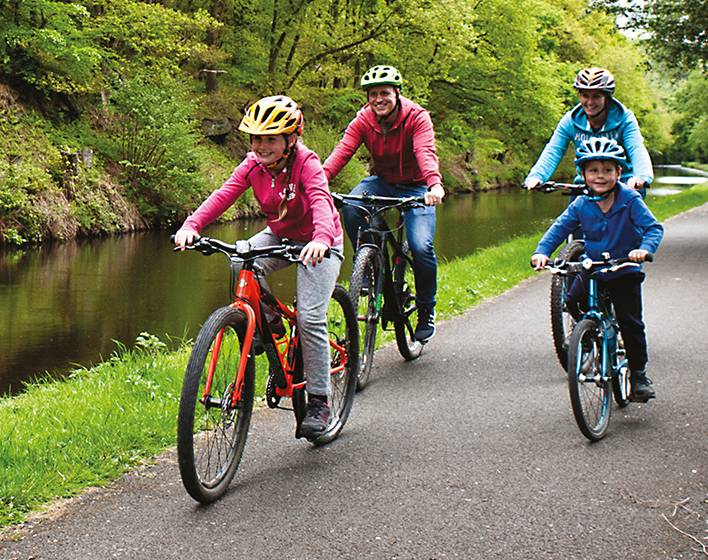 People on their bikes to help reduce climate change