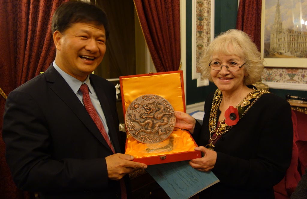 Cllr Allen with Chinese delegate