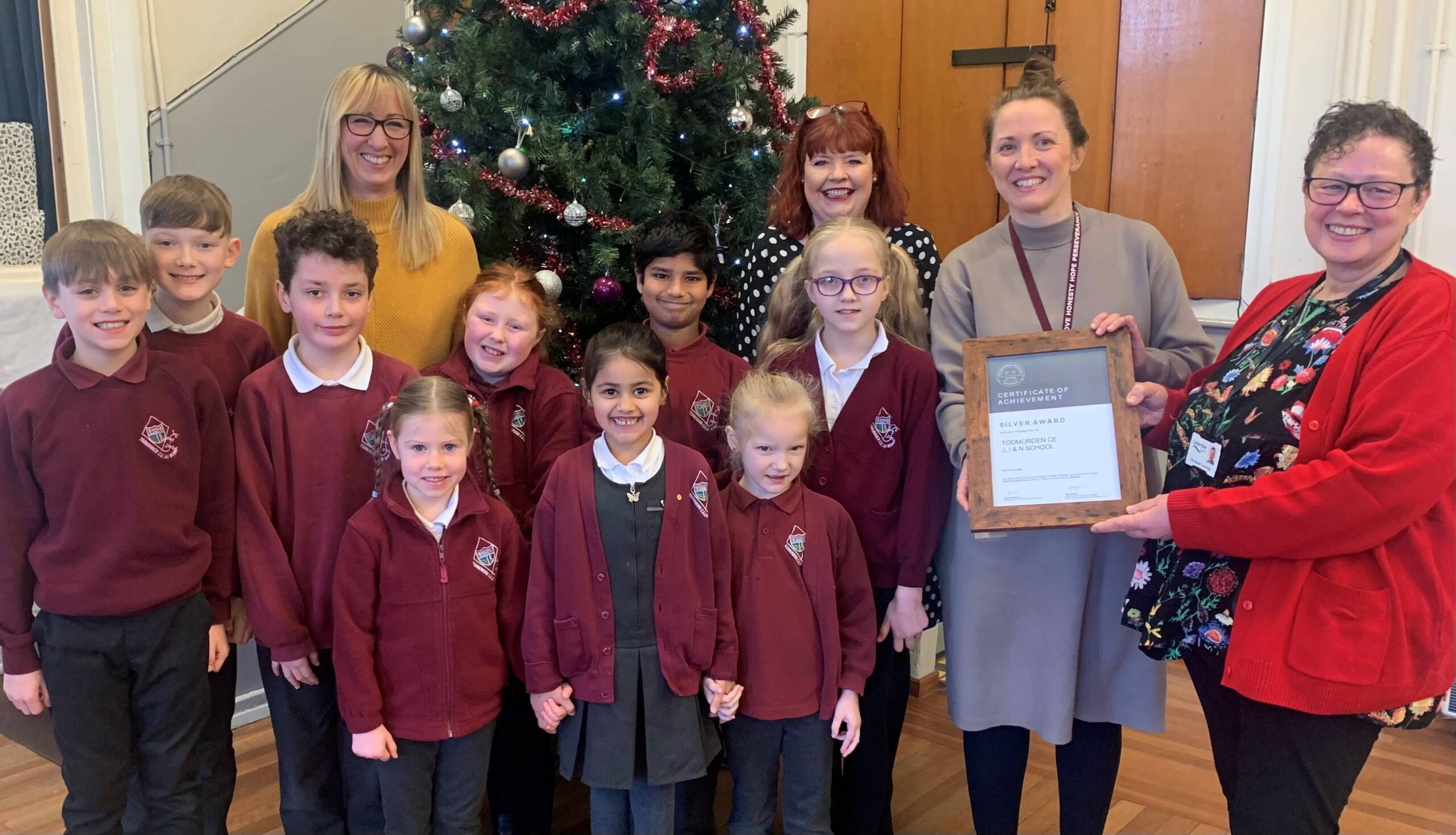Children and Calderdale staff at Todmorden Junior School presenting the Healthy Schools award